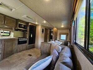 Interior - Camper near Theme Parks, Airport, Major  Highways (Orlando)