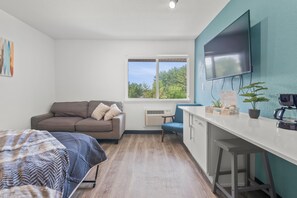 1 bedroom, Internet, bed sheets - 
Chic 1-bedroom Micro Studio Apartment (Cedar Falls)