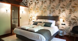 A bedroom with a large bed, a shower, and a bathroom visible through an open door. - Snö Pazo de Adran (Teo)