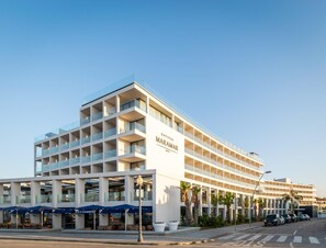 A multi-story hotel with a modern design, featuring balconies and a prominent sign for the "Estival Maramar Hotel". - Estival Maramar (El Vendrell)