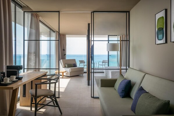 Minibar, in-room safe, desk - Estival Maramar (El Vendrell)