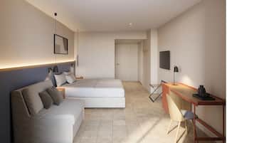 Minibar, värdeförvaringsskåp på rummet och skrivbord