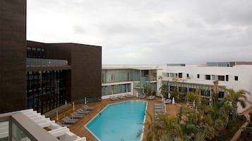 حمام سباحة
