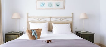 Ona Las Lomas Village