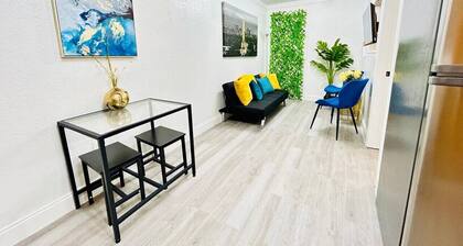 D` Love Cave by Airport, Downtown & Theme park