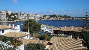 A coastal town with buildings, a marina, and boats. - Hotel Zhero-palma (Calvia)