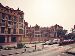 A multi-story residential building with balconies and a gated entrance. - Apartamentos Gran Socaire De Noja (Noja)