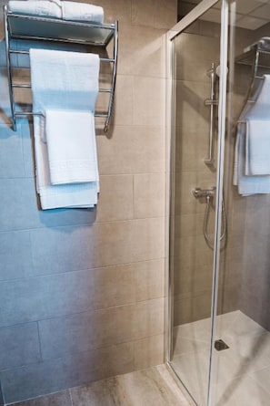 A glass-enclosed shower with a towel rack above it. - Celymar (Benidorm)