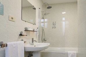 Room - Alda Narón (Naron)