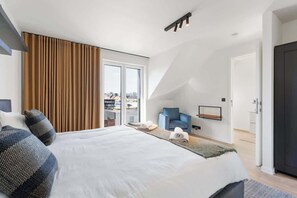 3 bedrooms, desk, iron/ironing board, WiFi