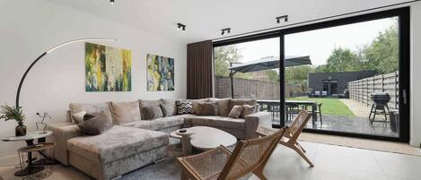 Televisión, oficina