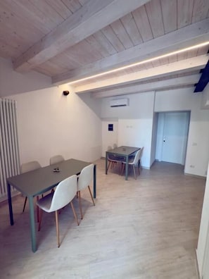 Deluxe Room, 1 Bedroom | Dining - La Dimora di Roberta (Montalcino)