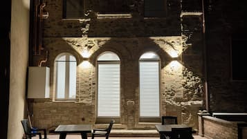 تناول الطعام بالخارج