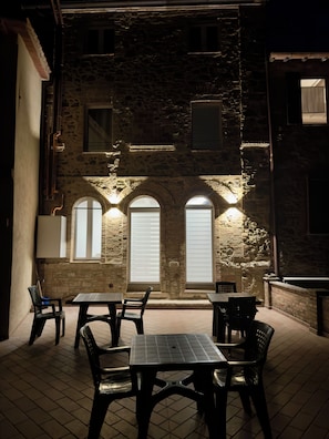 Outdoor dining - La Dimora di Roberta (Montalcino)
