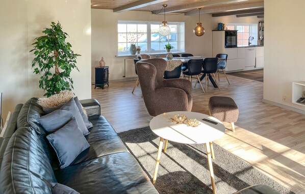Living area - Amazing home in Løkken with WiFi (Løkken)