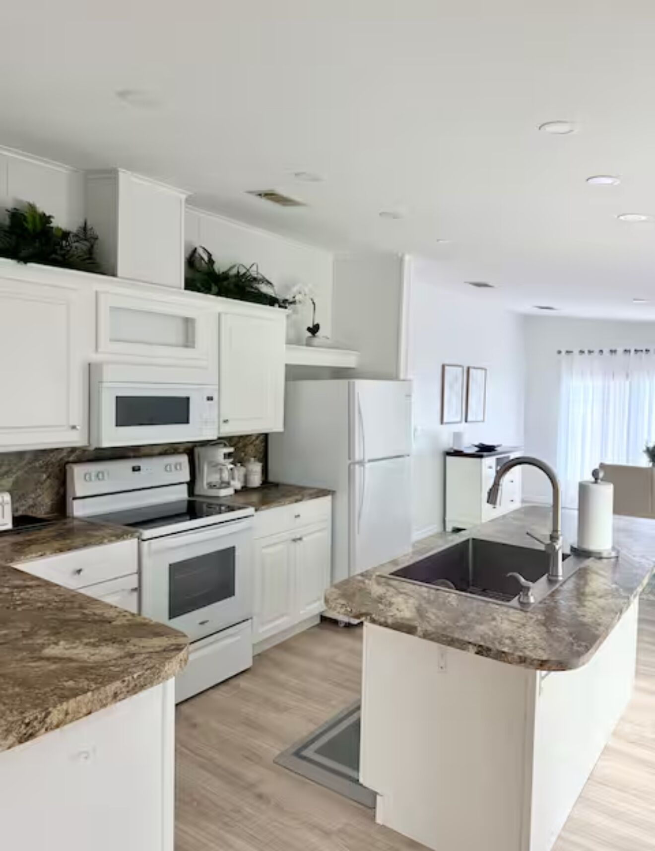 Mikrowelle, Ofen, Herdplatte, Geschirrspüler