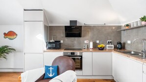 Kaffetrakter/tekoker, kjøleskap, mikrobølgeovn og ovn