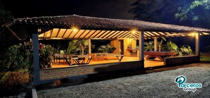 Outdoor dining - Beautiful Hacienda Guadualito By Parceros Group (Pereira)