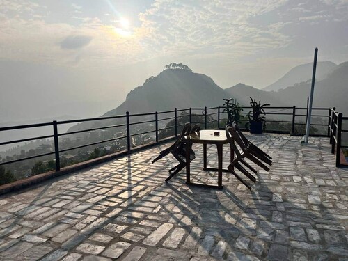 Nest 5-BR Mountain Villa + Local Guide Bandipur