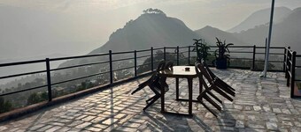 Nest 5-BR Mountain Villa + Local Guide Bandipur