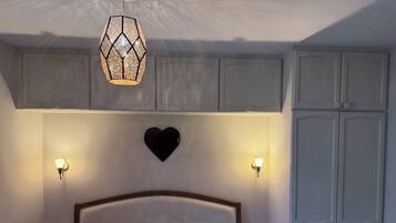 2 chambres, fer et planche à repasser, Wi-Fi, draps fournis