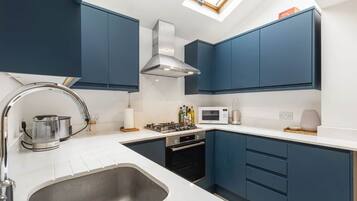 Electric kettle, blender, lobster pot