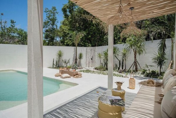 Outdoor pool - Mazari Villas (Bali)