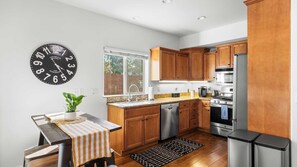 Interior - Walk to Downtown Paso & Sip Local Wine Under the Stars Casa Robles by Avantstay (Paso Robles)