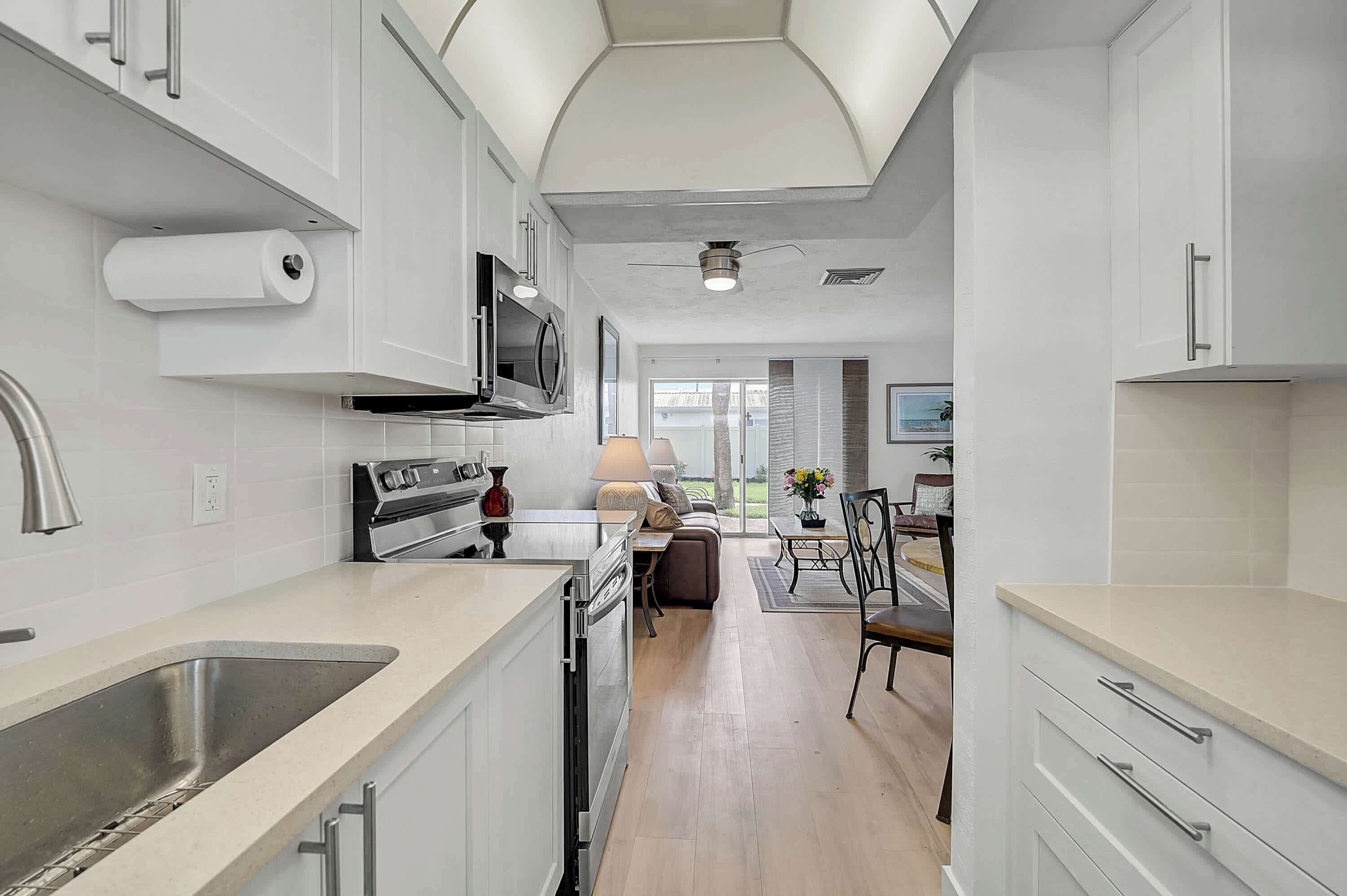 Micro-ondes, four, plaque de cuisson, lave-vaisselle