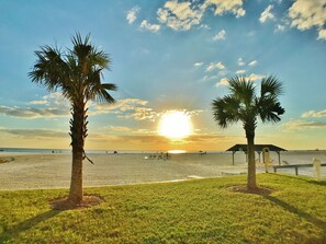 Beach nearby - Tranquil villa with private beach, 2br/2ba 3 pools, complex on beach!! Renovated (Sarasota)