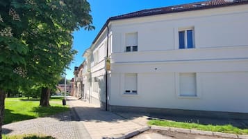 Apartment (Double or Twin Room With Private Bath) | Außenbereich