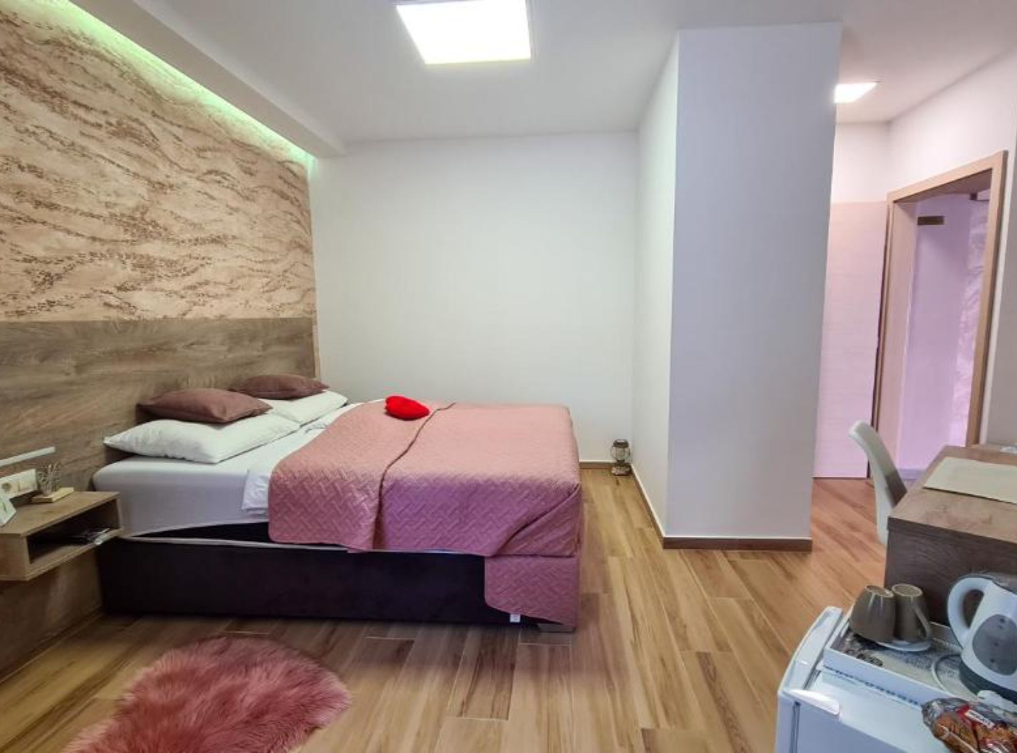 Lejlighed (Double or Twin Room With Private Bath) | 7 soveværelser, baby-/barnesenge (tillægsgebyr), gratis Wi-Fi
