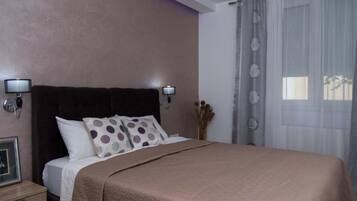 Lejlighed (Triple Room With Private Bathroom (A2) | 7 soveværelser, baby-/barnesenge (tillægsgebyr), gratis Wi-Fi