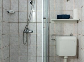 아파트 (Apartment Verde Blu - Two Bedroom Apa) | 욕실 | 샤워 시설, 타월