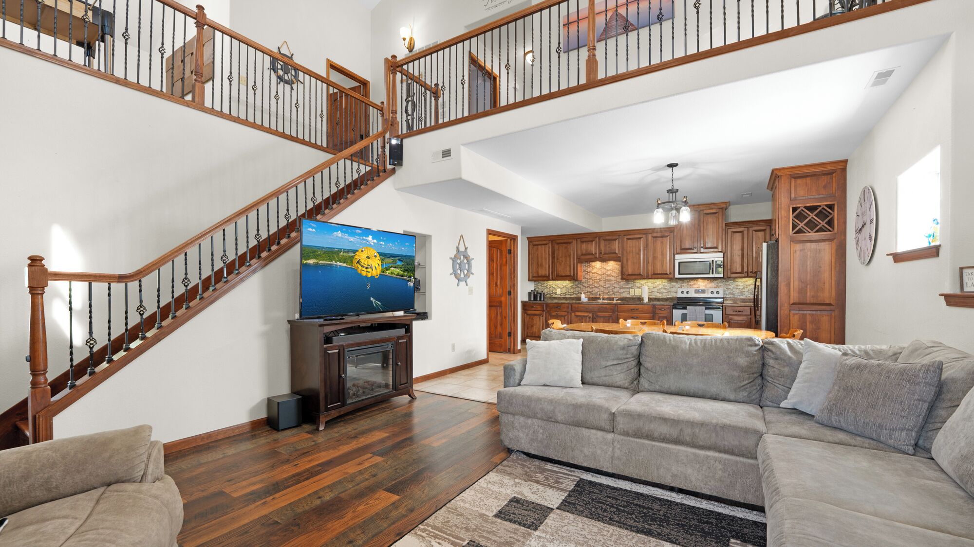 Télévision, baby-foot, table de tennis de table