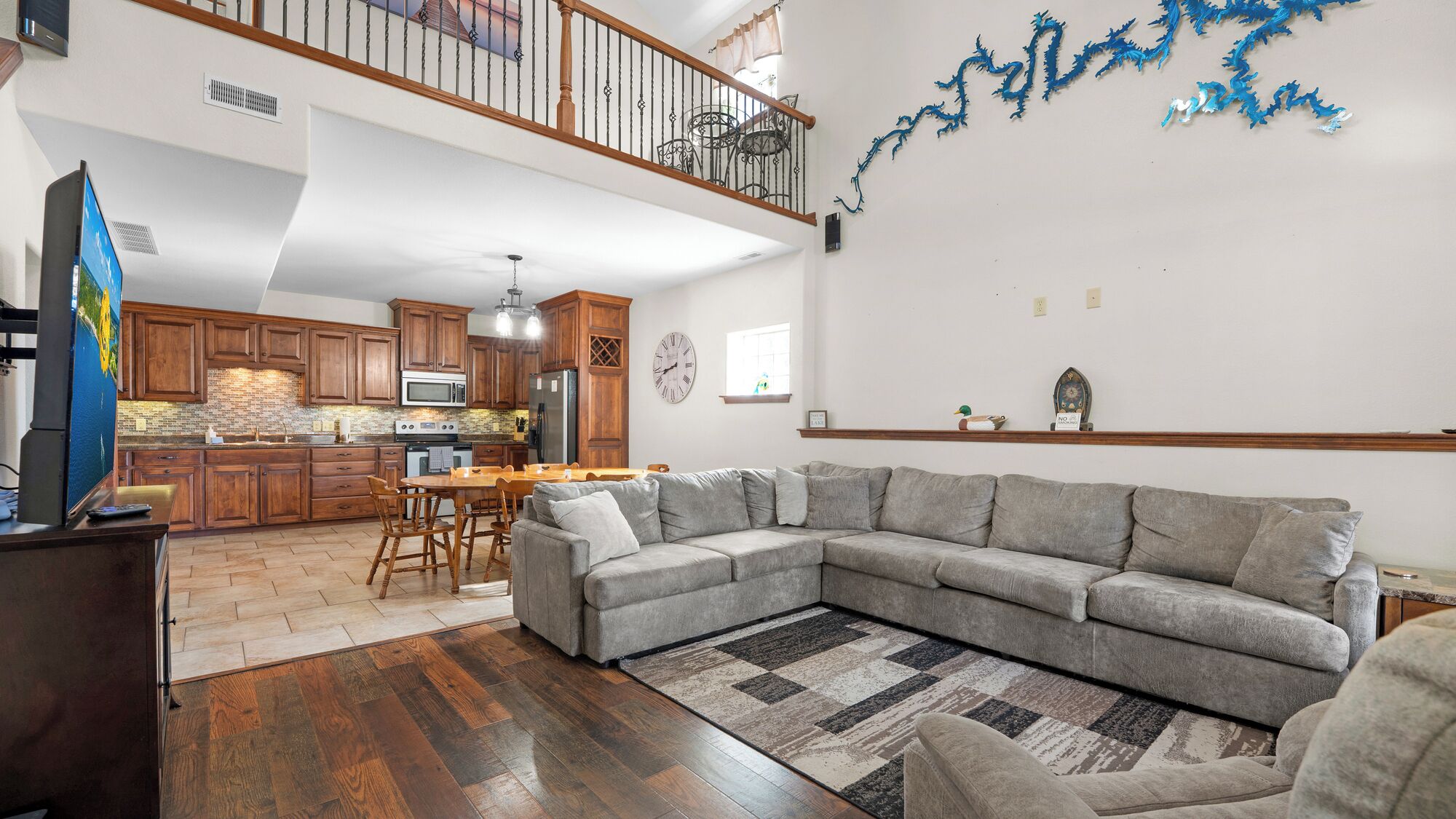 Télévision, baby-foot, table de tennis de table