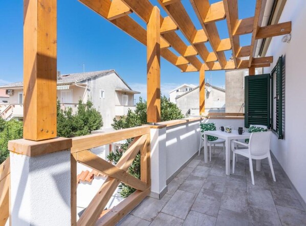 Apartemen (Two Bedroom Apartment With Loggia And) | Balkon