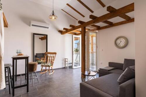 Apartment (Two Bedroom Apartment With Loggia And) | Wohnzimmer | 32-Zoll-Flachbildfernseher mit Digitalempfang