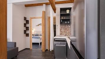 شقة (Two Bedroom Apartment With Loggia And) | مطبخ خاص | ثلاجة