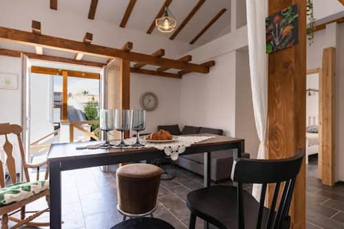 Apartment (Two Bedroom Apartment With Loggia And) | Wohnzimmer | 32-Zoll-Flachbildfernseher mit Digitalempfang