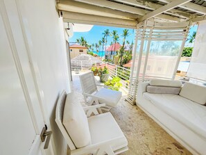 Appartement Penthouse présidentiel, 3 chambres, vue sur la piscine, au bord de la plage | Terrasse/patio