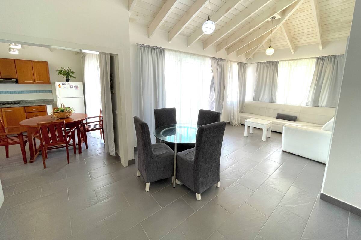 Traditional-Apartment, 2 Schlafzimmer, Meerblick, am Strand | Essbereich im Zimmer