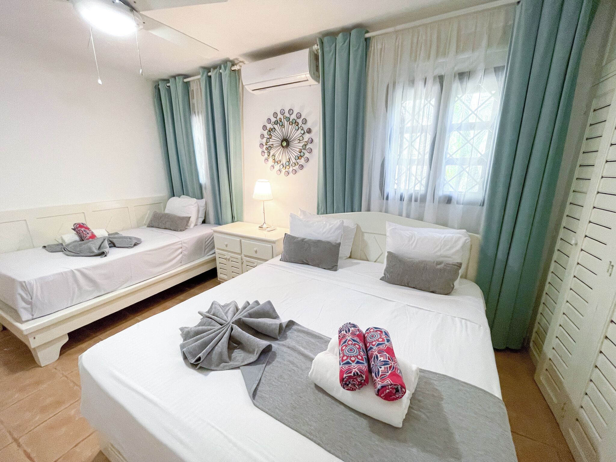 Familienvilla, 3 Schlafzimmer, zum Garten hin | Bettwäsche aus ägyptischer Baumwolle, hochwertige Bettwaren