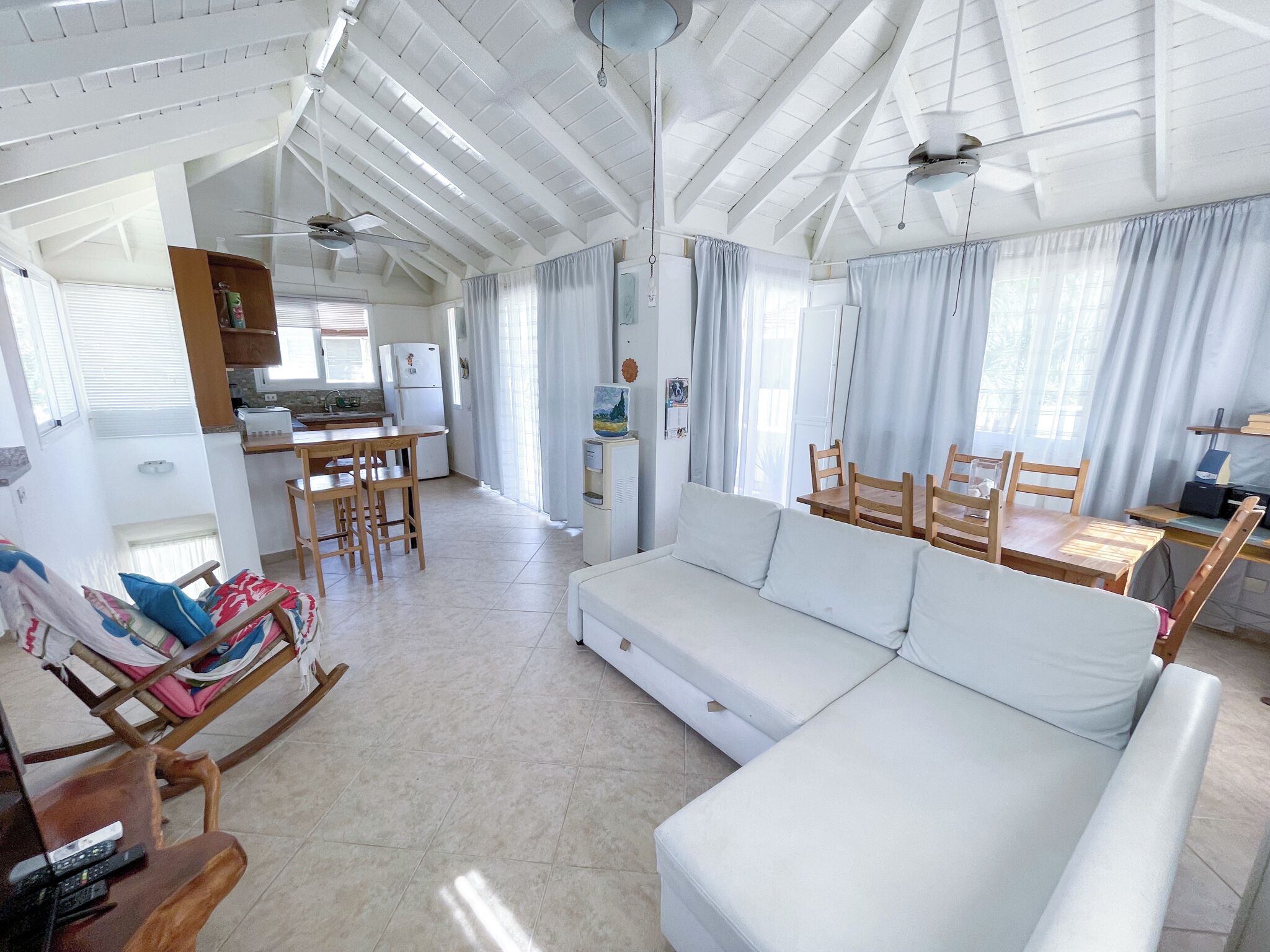 Villa supérieure, 2 chambres, terrasse, vue partielle sur l'océan | Repas dans la chambre