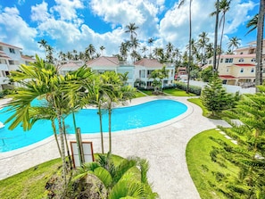 Superior Suite, 2 Bedrooms, Pool Access, Pool View | Pemandangan balkoni