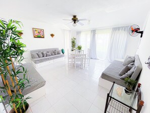 Superior Villa, 3 Bedrooms, Garden View, Beachside | Cadar kapas Mesir, peralatan tempat tidur premium, gebar bulu kapas