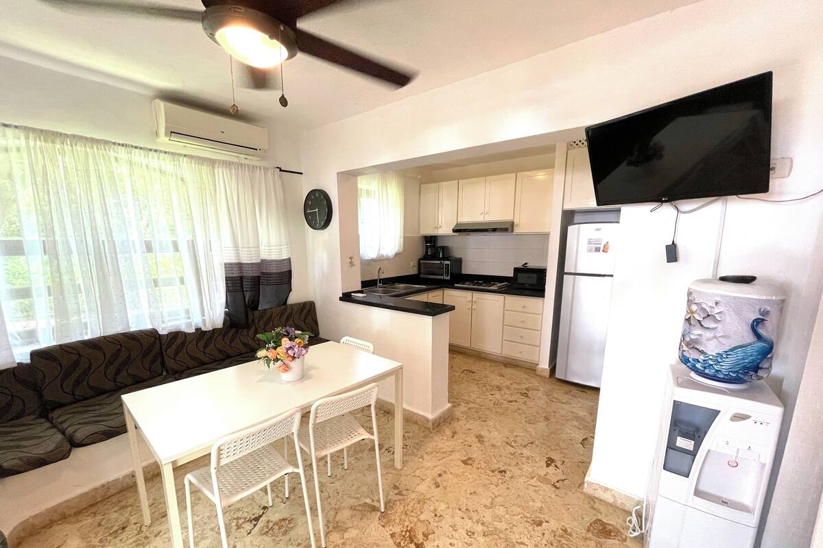 Familienvilla, 3 Schlafzimmer, Terrasse | Essbereich im Zimmer