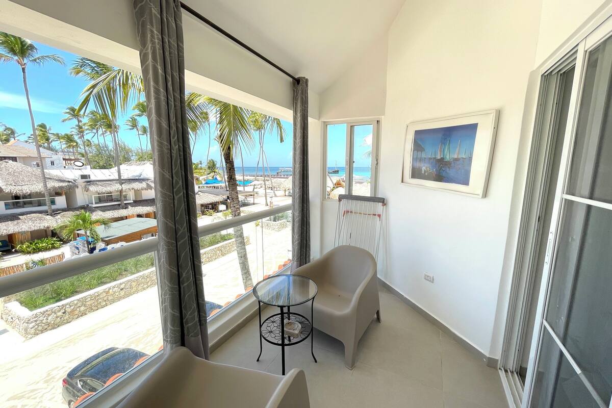 Standard-Apartment, 1 Schlafzimmer, Meerblick, am Strand | Wohnbereich | 32-Zoll-LCD-Fernseher mit Kabelempfang