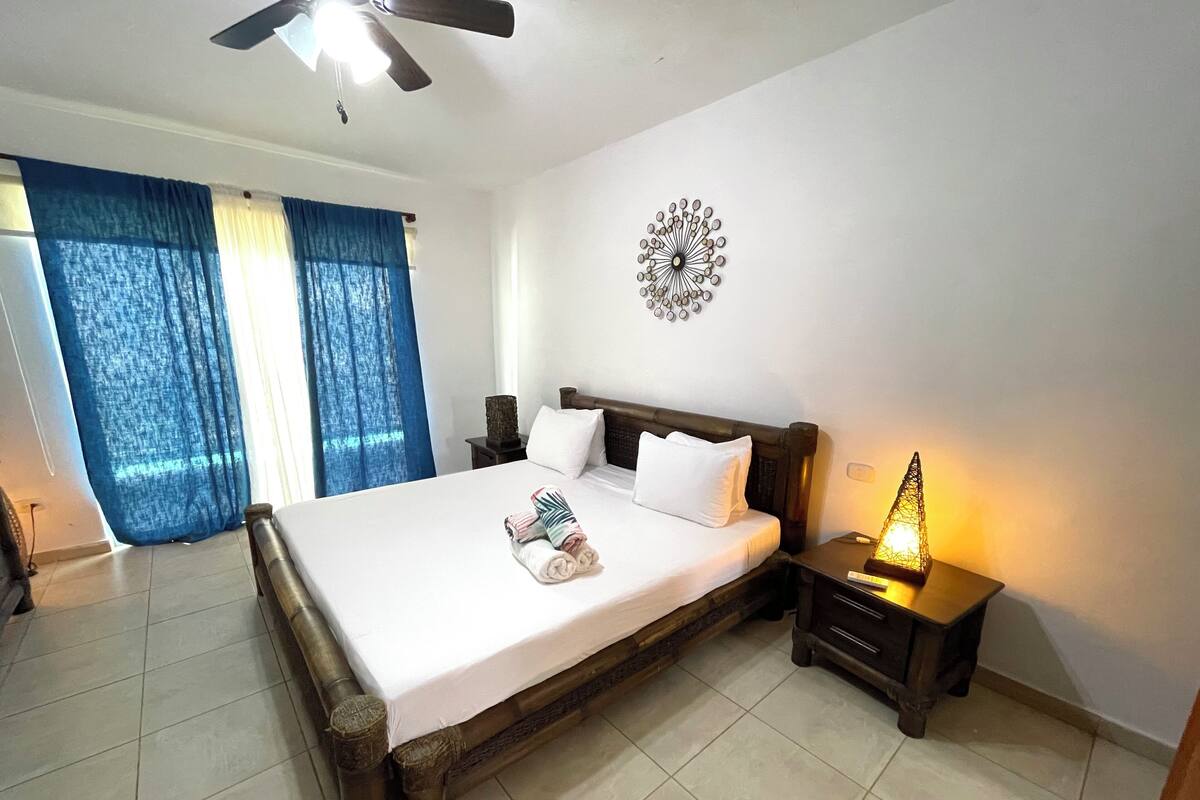 Exclusive-Villa, 2 Schlafzimmer, Terrasse, Poolseite | Bettwäsche aus ägyptischer Baumwolle, hochwertige Bettwaren