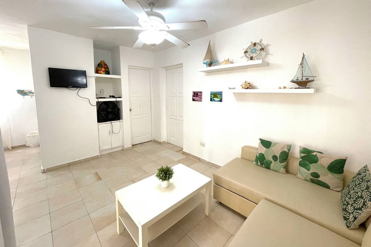 Standard-Villa, 1 Schlafzimmer, zum Garten hin | Wohnbereich | 32-Zoll-LCD-Fernseher mit Kabelempfang